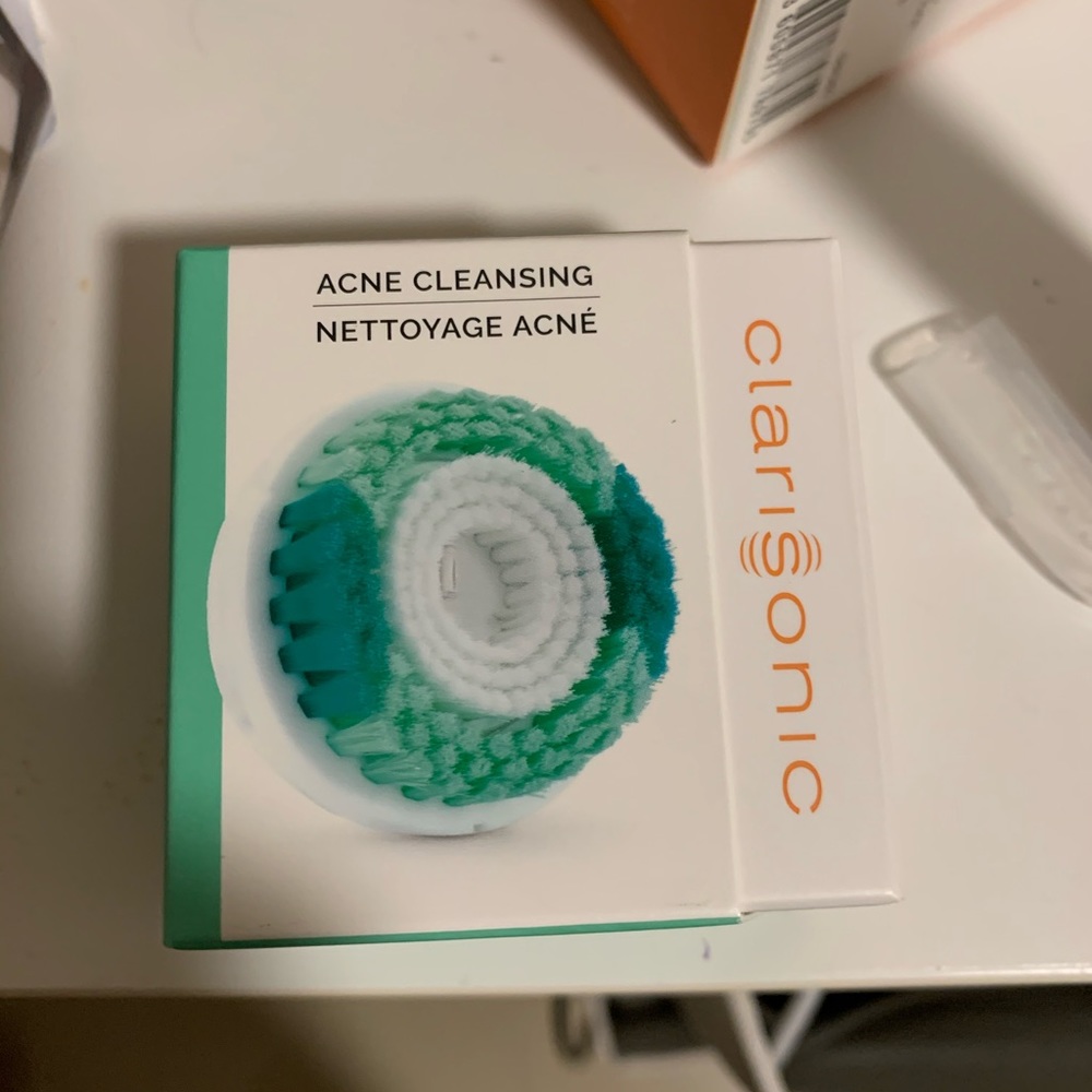 Clarisonic acne cleaning brush heaf